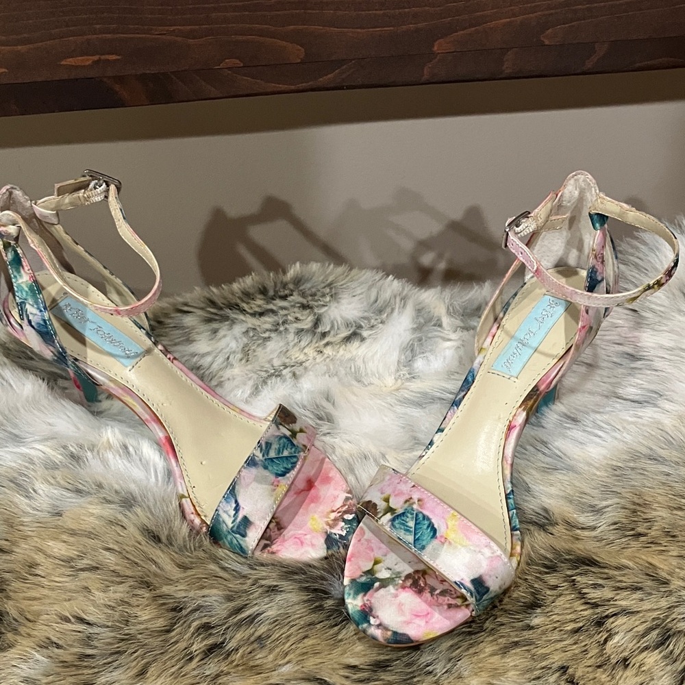 Elegant Floral Print Ankle Strap Heels Betsy Johnson
